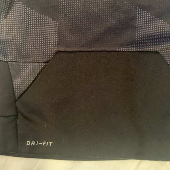 Kid's Nike dri-fit black hoodie size 3T - Picture 2 of 4
